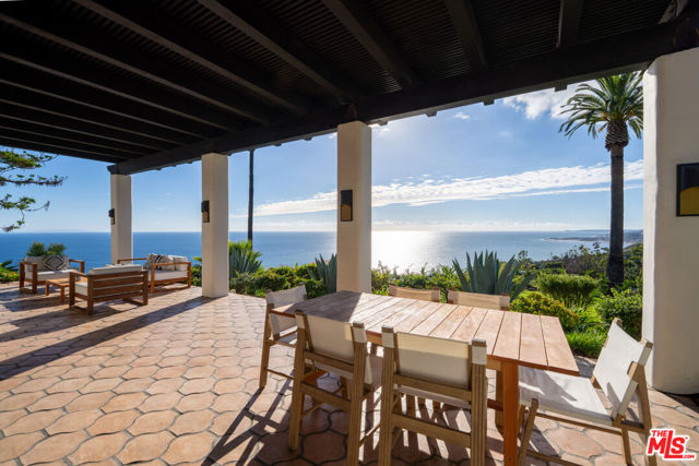 21607 Rambla Vista, Malibu CA: https://media.crmls.org/mediaz/a35be728-396b-4c56-8a88-0cf2714166fd.jpg