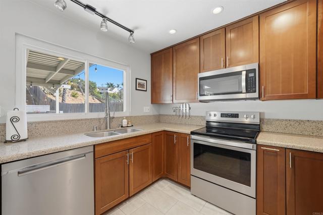 Detail Gallery Image 23 of 50 For 12627 Benavente Way, San Diego,  CA 92129 - 3 Beds | 2 Baths