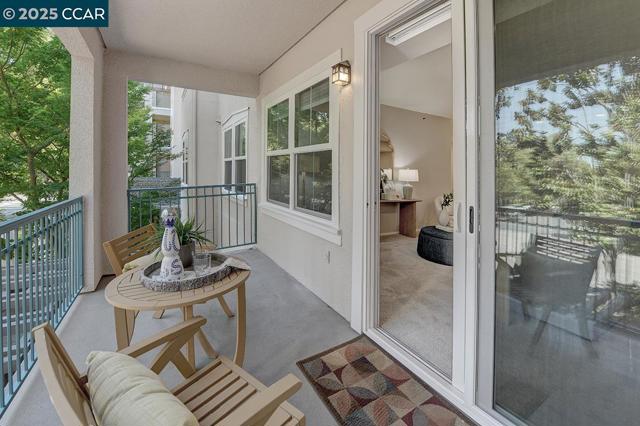 1840 Tice Creek Dr, Walnut Creek CA: https://media.crmls.org/mediaz/a35ca0e3-7358-426b-bdc9-ac1a2d86c2fa.jpg
