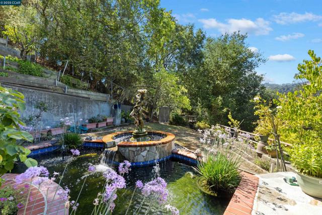 39 Mira Loma Rd, Orinda CA: https://media.crmls.org/mediaz/a35cef82-ca8a-4820-80dc-2ccdc5aab244.jpg