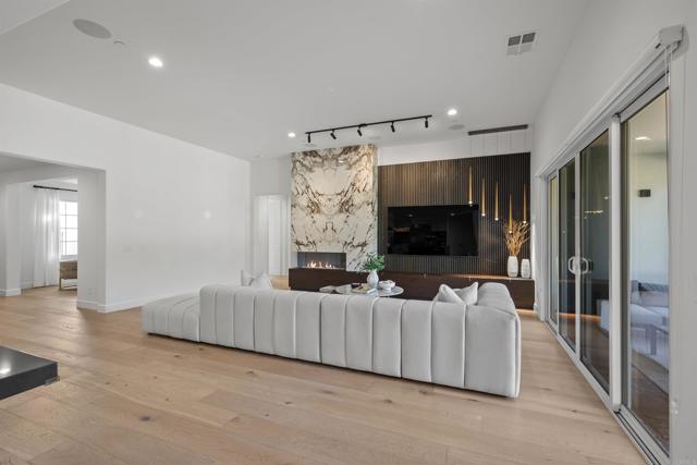 Detail Gallery Image 8 of 72 For 3193 Corte Carlazzo, Chula Vista,  CA 91914 - 4 Beds | 3/1 Baths