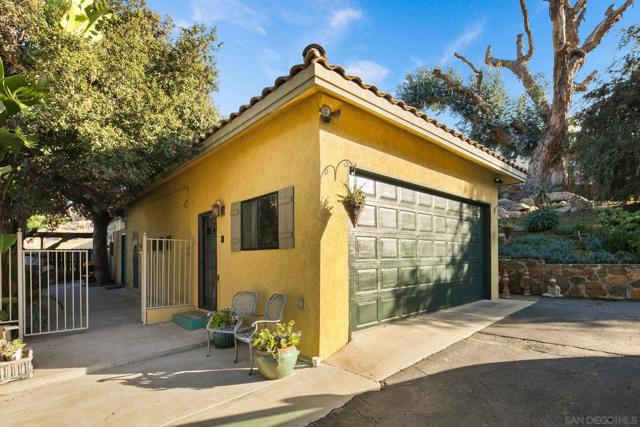 1115 S Mollison Ave, El Cajon CA: https://media.crmls.org/mediaz/a35d7f71-3b83-45f9-a0c4-12fb2dd8eac1.jpg