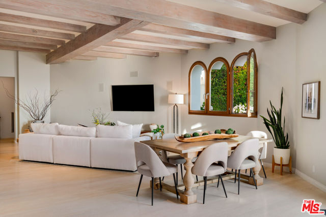 32804 Pacific Coast Highway, Malibu CA: https://media.crmls.org/mediaz/a35da65d-6333-4ab3-91a9-a02e2164b3c5.jpg