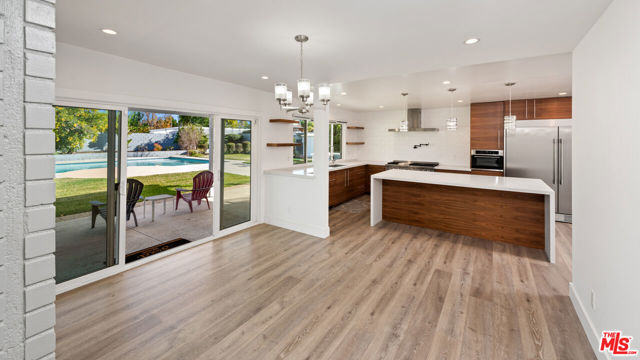 6228 Sale Avenue, Woodland Hills CA: https://media.crmls.org/mediaz/a35db9b3-73dd-4e86-ae4a-eb8c1bff473a.jpg