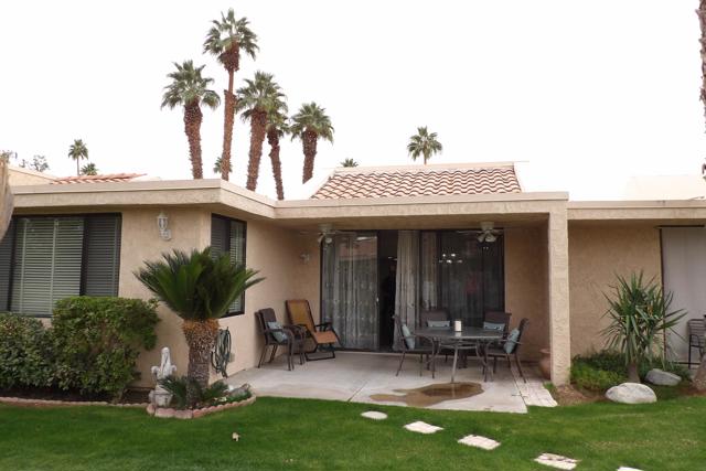 68732 Calle Tafalla, Cathedral City CA: https://media.crmls.org/mediaz/a35e3b4b-bcbe-4853-8cfa-7e44148bcbeb.jpg