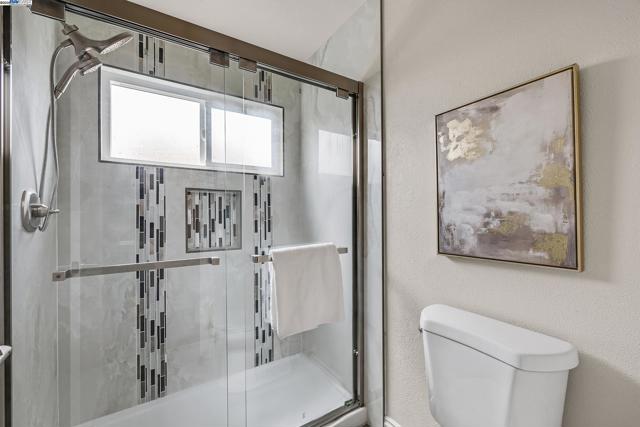 2702 Chinook Ct, Union City CA: https://media.crmls.org/mediaz/a35e90d5-c68d-43f3-9995-7726cc2f17c7.jpg