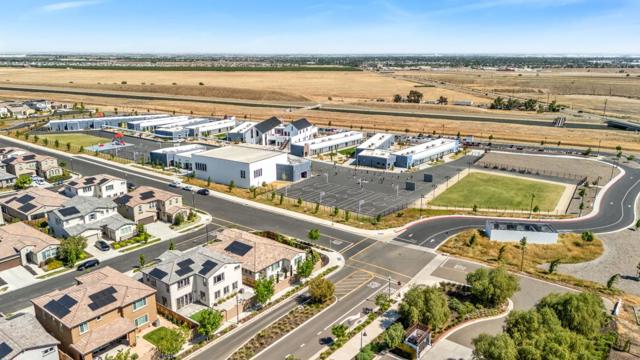 6326 Moser Way, Tracy CA: https://media.crmls.org/mediaz/a35eda69-7821-4a58-8418-ed64f448abbe.jpg