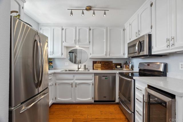 374 Orange Avenue, Coronado CA: https://media.crmls.org/mediaz/a35f60c5-3deb-4a61-b4a0-c4d31d89f384.jpg