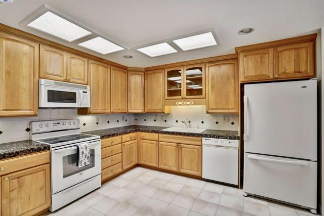2217 Ptarmigan Dr, Walnut Creek CA: https://media.crmls.org/mediaz/a35fada1-8fdb-4303-9ce1-1c33b0a0e9fc.jpg
