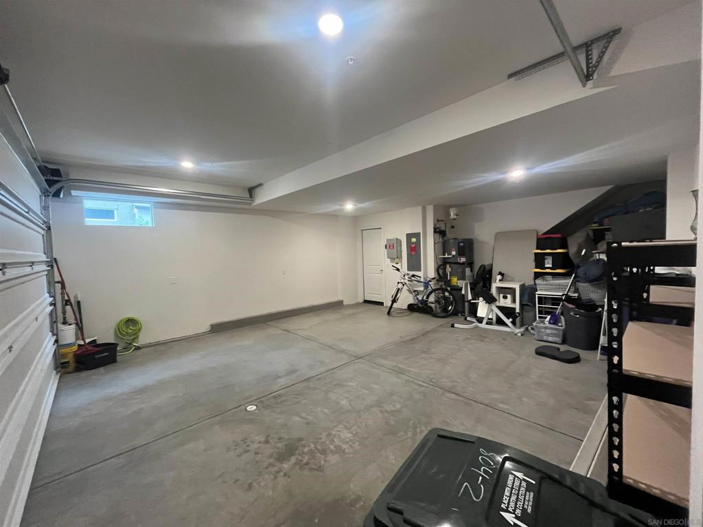 https://media.crmls.org/mediaz/a35fe890-f424-4853-9867-bf3411375e19.jpg?preset=X-Large