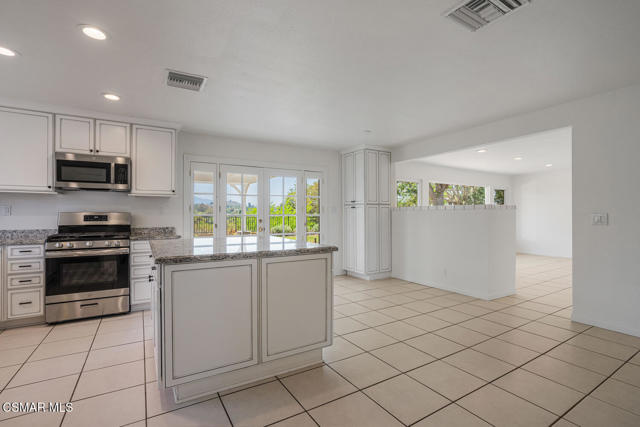 86 Teasdale Street, Thousand Oaks CA: https://media.crmls.org/mediaz/a35ffbc7-89d3-4b8d-bd17-9ca051bf18a0.jpg