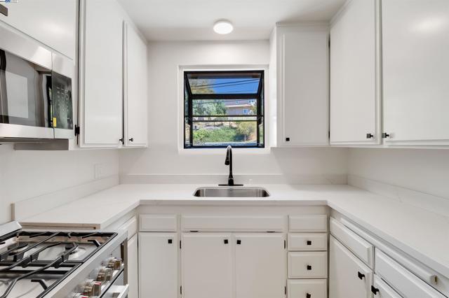 1069 Coombsville Rd, Napa CA: https://media.crmls.org/mediaz/a3611034-d95f-428c-ab9c-c0bc6baa1b79.jpg