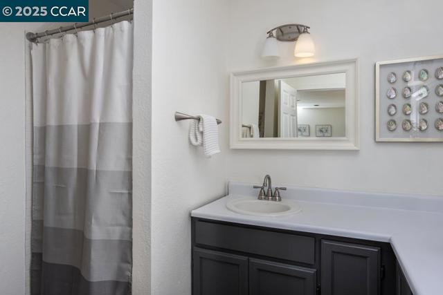 2554 Mockingbird Hill Rd, Walnut Creek CA: https://media.crmls.org/mediaz/a3611a2b-227d-42b0-ae53-26b1a4f5a49a.jpg