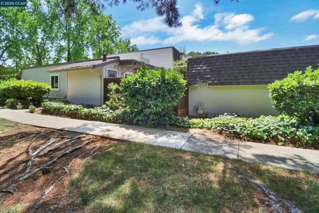 1598 Schenone Ct, Concord CA: https://media.crmls.org/mediaz/a3613632-b749-4078-80e4-427d210671c0.jpg