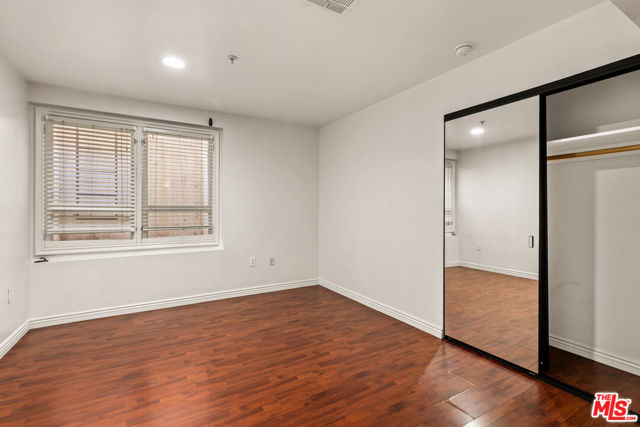 2667 Menlo Avenue, Los Angeles CA: https://media.crmls.org/mediaz/a3618f5d-cfa9-4321-8c84-e74991b96a47.jpg