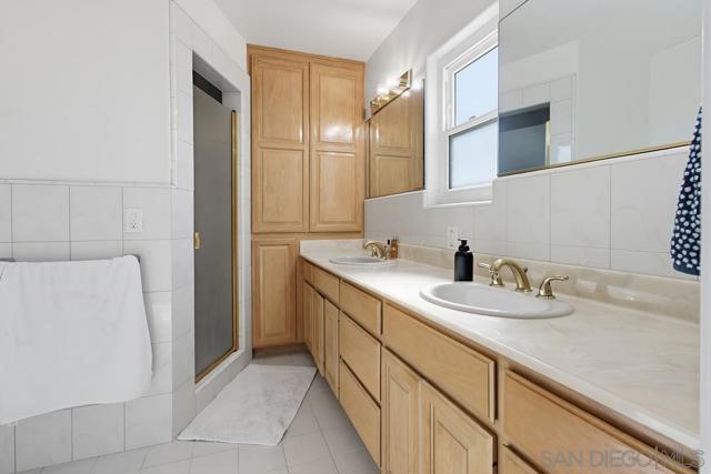 1654 LINWOOD ST, San Diego CA: https://media.crmls.org/mediaz/a361c9c4-bf32-4d3f-87d6-77bcf4cfb6a3.jpg