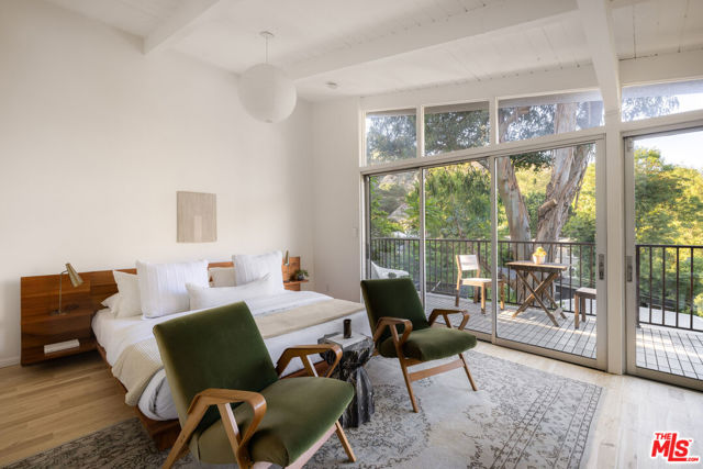 5911 Canyon Heights Lane, Los Angeles CA: https://media.crmls.org/mediaz/a3628981-2334-4695-8fcc-1fadb424e5bb.jpg