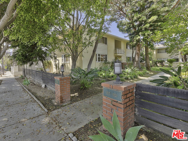 1217 North Crescent Heights Boulevard, B photo 1