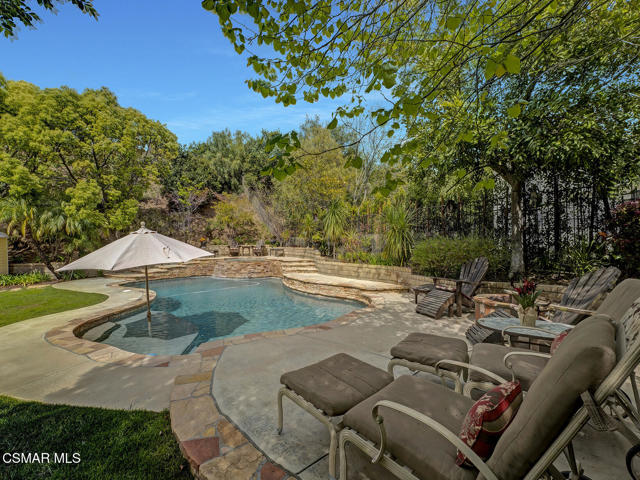 331 Briar Bluff Circle, Thousand Oaks CA: https://media.crmls.org/mediaz/a362c073-0c72-4f81-a87c-162abcd3b59e.jpg