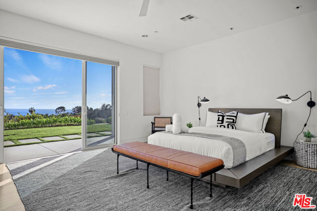 27454 Winding Way, Malibu CA: https://media.crmls.org/mediaz/a363d9b3-d5a4-4996-a5a7-c1c5274eb992.jpg