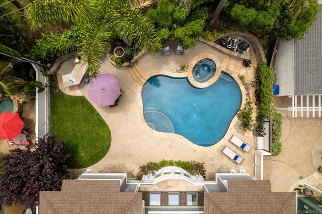 515 N Acacia Ave, Solana Beach CA: https://media.crmls.org/mediaz/a3640598-fa71-4180-b803-75dfee8a5143.jpg