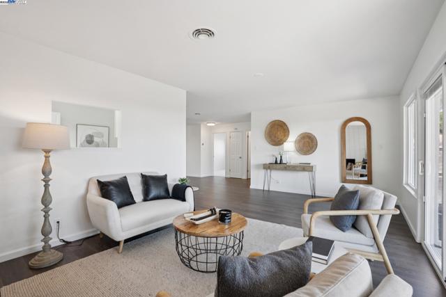 1165 Amend St, Pinole CA: https://media.crmls.org/mediaz/a364de55-0f77-49c0-99fe-d6e3d96a1901.jpg