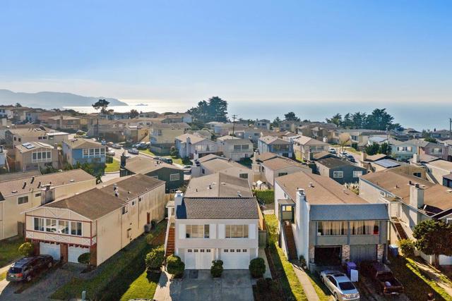 15 Eastridge Circle, Pacifica CA: https://media.crmls.org/mediaz/a364fa4d-e5db-496c-9cc1-1bbd0918ed26.jpg