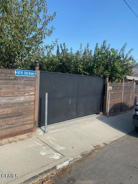 127 Miller Lane, Santa Paula CA: https://media.crmls.org/mediaz/a3659dfa-9b11-416f-9bb3-34d51798695d.jpg