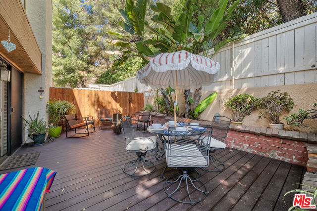 712 Vallejo Villas, Los Angeles CA: https://media.crmls.org/mediaz/a3668da9-9d23-48c9-ba45-dd4274195b57.jpg