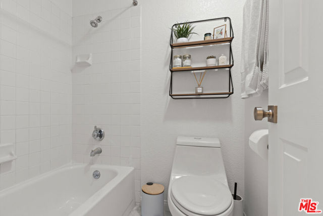 5837 Oak Bend Lane, Oak Park CA: https://media.crmls.org/mediaz/a3681ec5-d065-4ce3-8d49-e65037b6b663.jpg