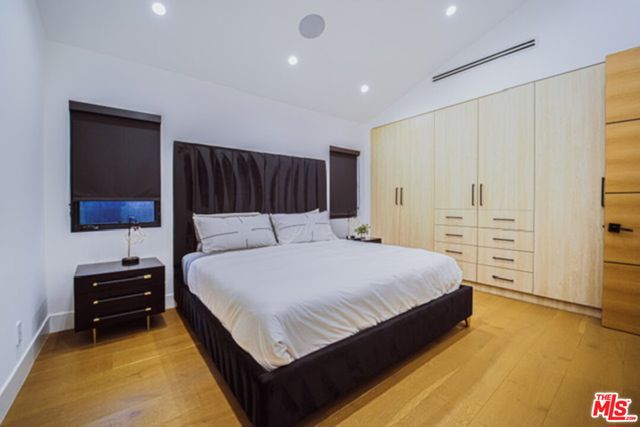 12354 Tiara Street, Valley Village CA: https://media.crmls.org/mediaz/a368df55-9bab-4295-b20e-30736e3e7895.jpg