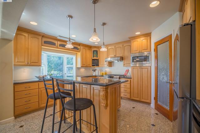 42001 Via San Gabriel, Fremont CA: https://media.crmls.org/mediaz/a3692191-b8f7-4442-a0d2-4e6465588d5b.jpg