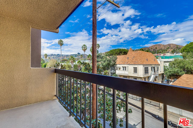 7320 Hawthorn Avenue, Los Angeles CA: https://media.crmls.org/mediaz/a36a4364-355a-4f20-bd05-cb9e2ffc73bf.jpg