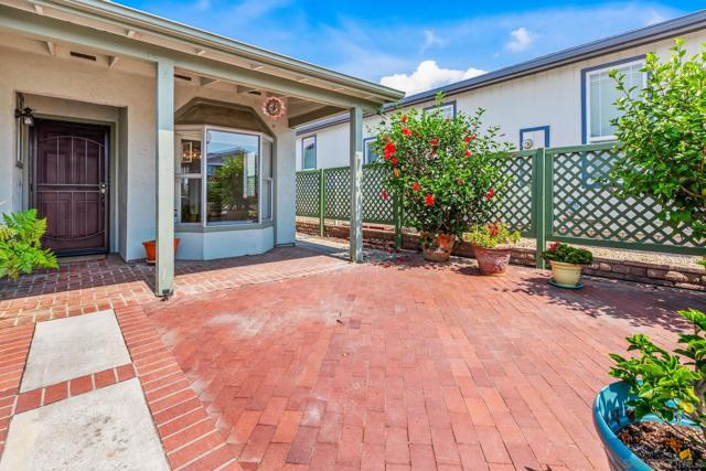 628 Via Santa Paulo, Vista CA: https://media.crmls.org/mediaz/a36b711c-a0f8-4a84-9865-cbe798ef3307.jpg