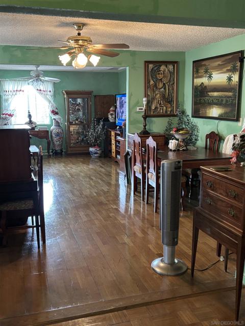 872 74 Duval St, San Diego CA: https://media.crmls.org/mediaz/a36b79fe-bfcf-47e7-ae95-b94d716b5cae.jpg