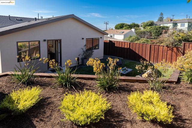 207 Cambridge Ave, Kensington CA: https://media.crmls.org/mediaz/a36b8af2-197e-48b6-b084-7ea7c65b5688.jpg