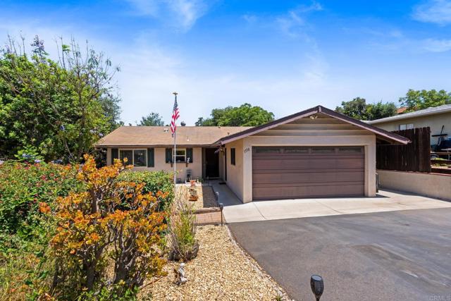 1338 Palomar, Escondido CA: https://media.crmls.org/mediaz/a36bb524-3b97-4a3d-b072-a8ee14176389.jpg