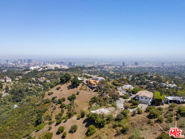 1510 N Tigertail Road, Los Angeles CA: https://media.crmls.org/mediaz/a36cb138-97e4-4a8d-ab8d-e05c6dc8964b.jpg