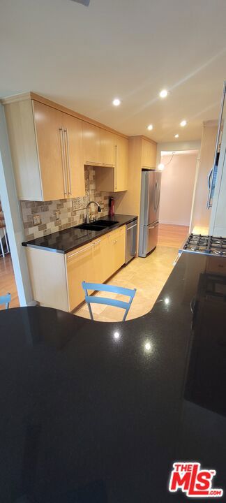 17087 Palisades Circle, Pacific Palisades CA: https://media.crmls.org/mediaz/a36cde5b-7bc3-4a53-aa4d-61d59ce0aba6.jpg