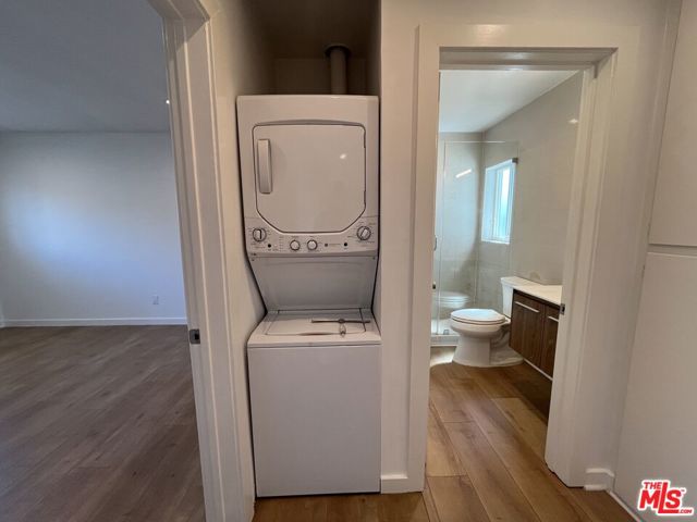 561 N Sweetzer Avenue, West Hollywood CA: https://media.crmls.org/mediaz/a36d4811-bf18-4e21-9355-aeac9a1fa2de.jpg