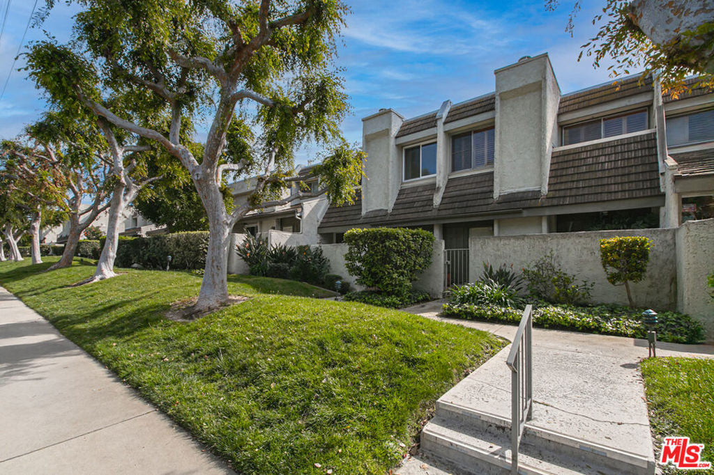 11868 Moorpark Street #D