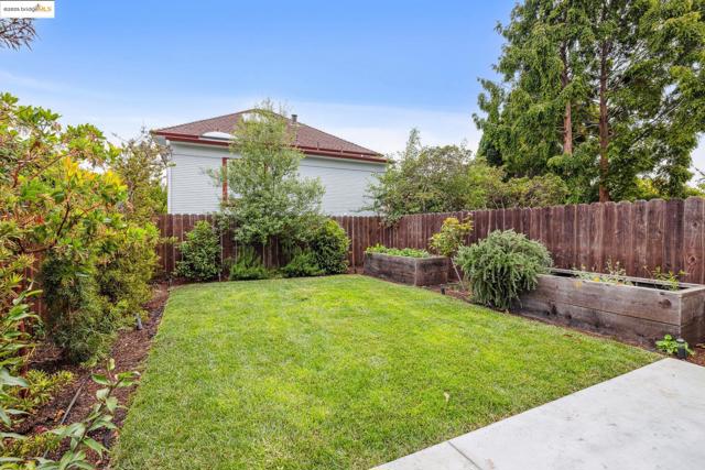 617 59th St, Oakland CA: https://media.crmls.org/mediaz/a36dbde2-0dfa-45db-bce3-87495a6146e4.jpg