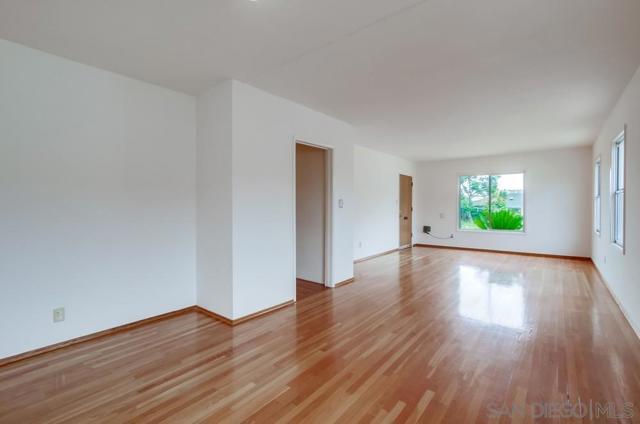 1354 Chalcedony St, San Diego CA: https://media.crmls.org/mediaz/a36e8d6a-4f97-4355-aa82-4ed49069a809.jpg
