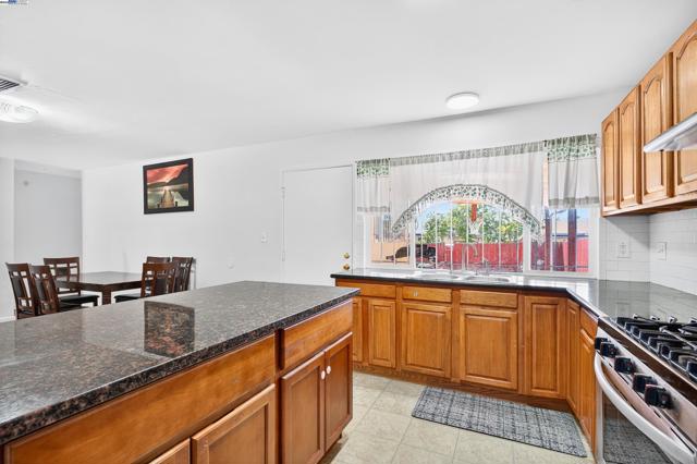 4300 Berk Ave, Richmond CA: https://media.crmls.org/mediaz/a36f38c8-9bf3-4f02-bd01-986f8ee03e6f.jpg