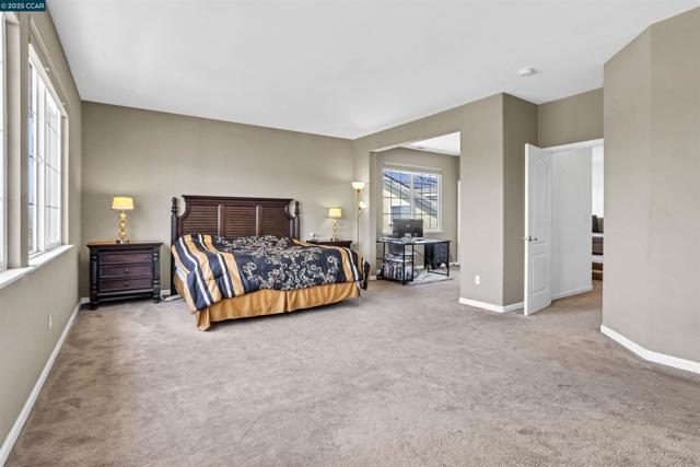 1186 Waverly Cir, Hercules CA: https://media.crmls.org/mediaz/a36f838e-ffb7-451e-9dd0-157047d8ff1e.jpg
