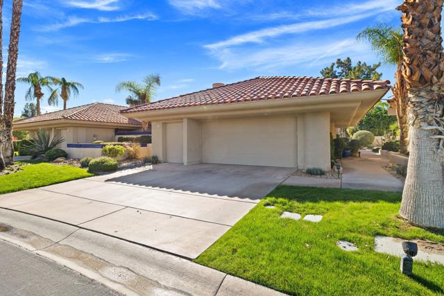 267 Kavenish W Drive, Rancho Mirage CA: https://media.crmls.org/mediaz/a36fea52-cd67-4680-828a-2d738235d371.jpg