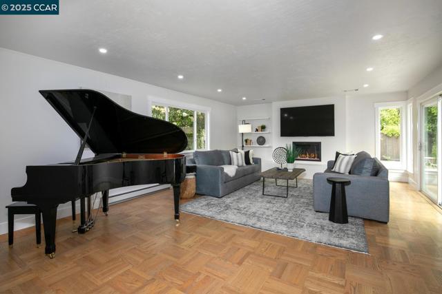 3115 Ebano Dr, Walnut Creek CA: https://media.crmls.org/mediaz/a36fed4f-c237-41f8-ac27-dd9a5648d7e1.jpg