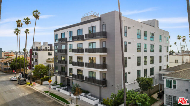 927 Fedora Street, Los Angeles CA: https://media.crmls.org/mediaz/a370531b-9bf4-4e6f-ae34-1c58aa3db9eb.jpg