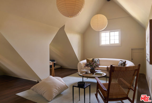 Image 22 of 35 For 1960 Escarpa Drive