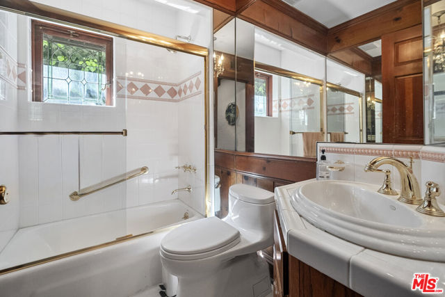 1610 N Beverly Drive, Beverly Hills CA: https://media.crmls.org/mediaz/a370aaec-30b4-45d1-968e-bfa3b02e9598.jpg